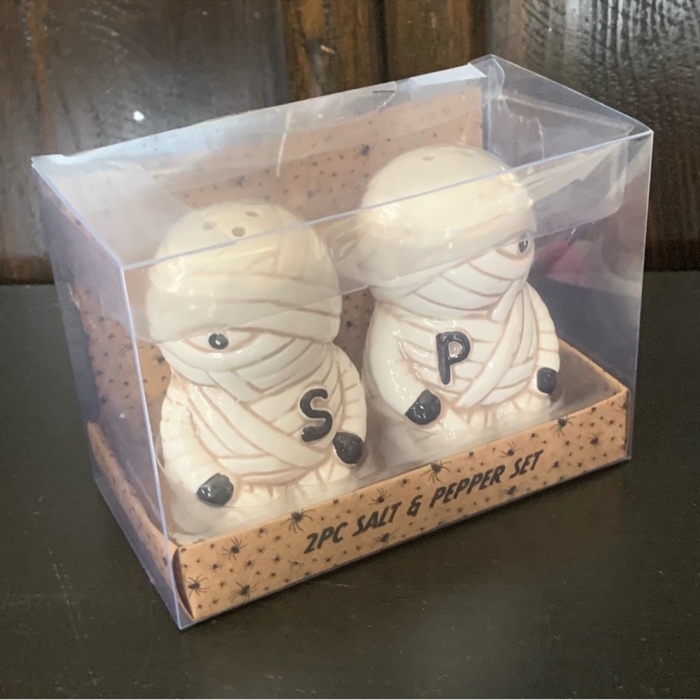 Halloween Mummies Ceramic Salt and Pepper Shaker Set